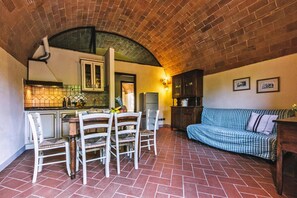 Deluxe Apartment, 3 Bedrooms | Living room - Agriturismo Tenuta Quarrata, Santo Pietro Belvedere (Capannoli)