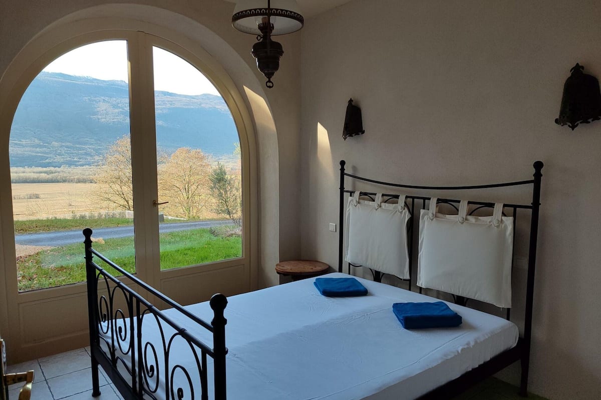 Classic-Chalet, 3 Schlafzimmer | 22 Schlafzimmer, individuell eingerichtet, Bettwäsche