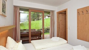 Nhà phong cách cổ điển, 3 phòng ngủ | 6 phòng ngủ, trang bị nội thất với thiết kế riêng biệt 