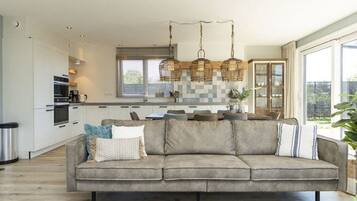 Biệt thự phong cách cổ điển, 4 phòng ngủ | Phòng khách