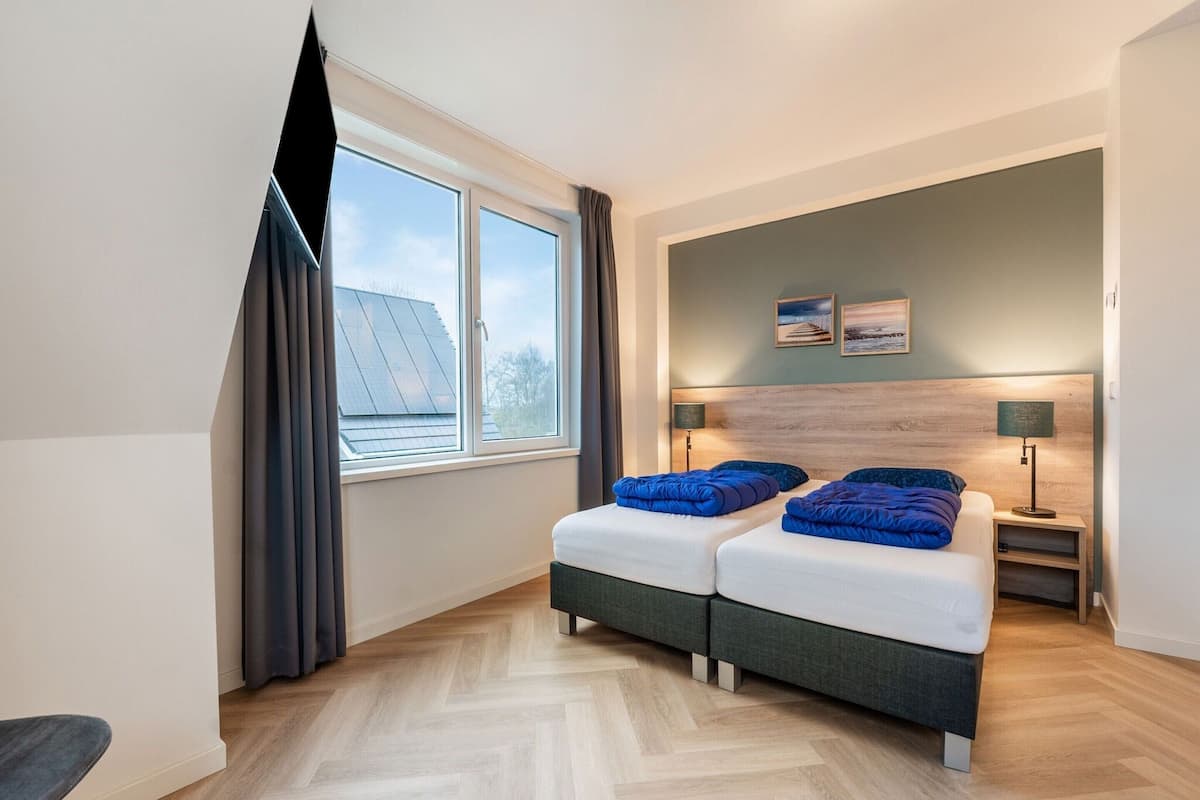 33 habitaciones, muebles diferentes y ropa de cama