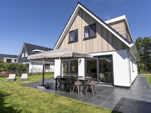 Romantic House, 4 Bedrooms | Exterior - Serene Holiday Home in De Koog Texel With Sauna (De Koog)