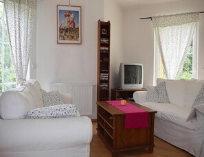 Klassiek huis, 4 slaapkamers | Woonkamer | Een dvd-speler