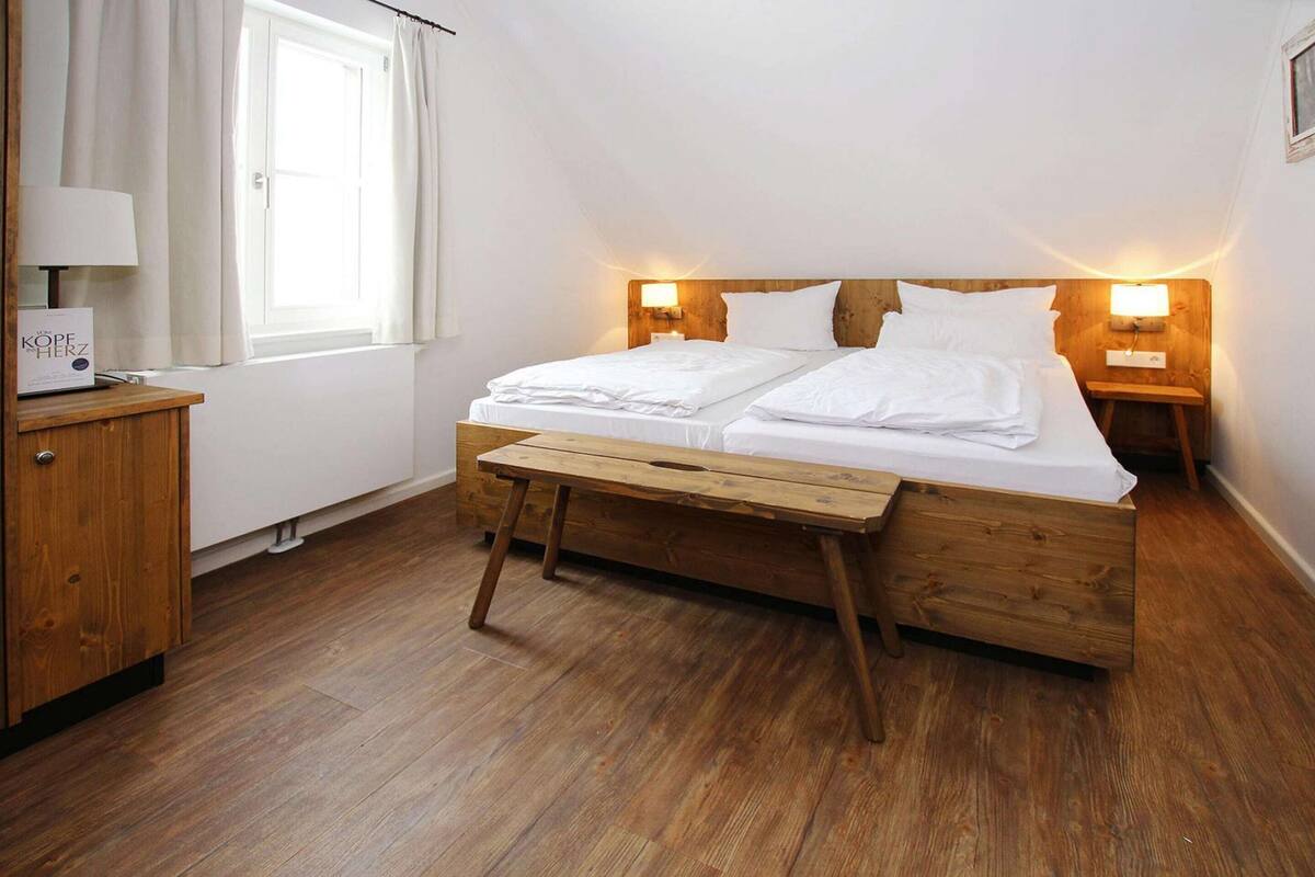 8 bedrooms, individually furnished