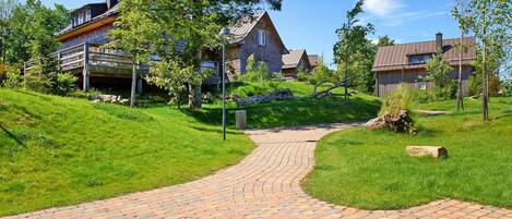 Deluxe House, 3 Bedrooms | Garden