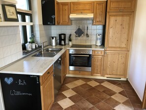 Private kitchen - Elegant Mansion in Barlin With Swimming Pool (Dargun)