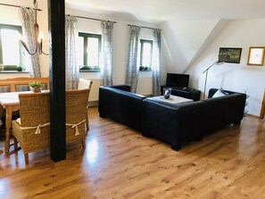 Classic-Apartment, 3 Schlafzimmer | Wohnzimmer