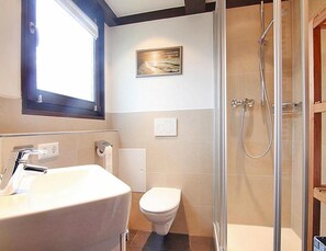 Classic House, 3 Bedrooms | Bathroom