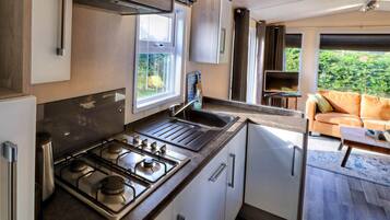 Chalet Klasik, 2 kamar tidur | Dapur pribadi | Microwave, mesin pencuci piring, dan mesin pembuat kopi/teh