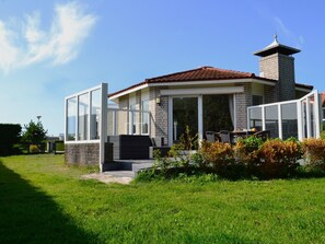 Classic House, 3 Bedrooms | Exterior - Inviting Dune Chalet in Hollum Near Golf Course (Hollum)