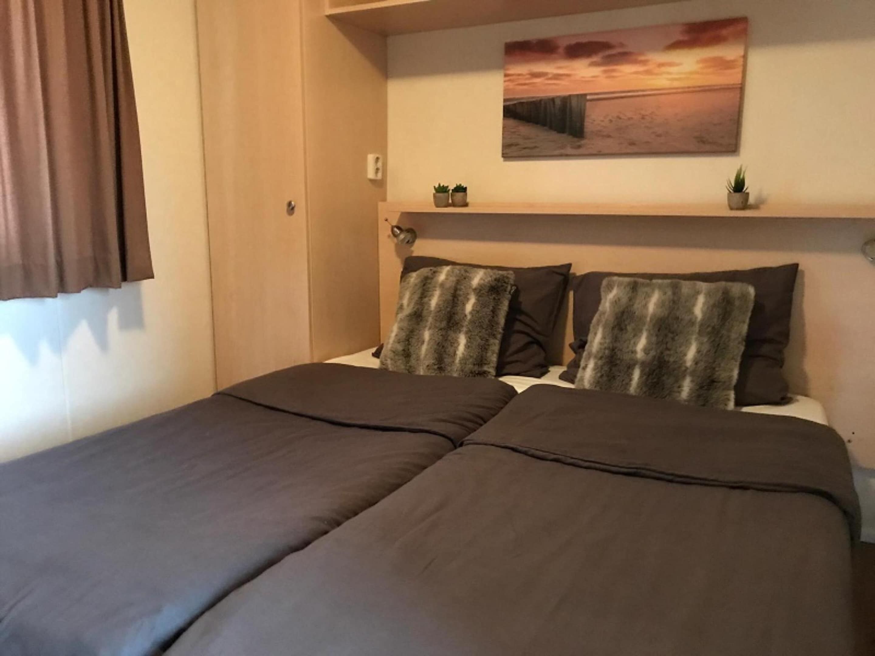 17 bedrooms, individually furnished, bed sheets