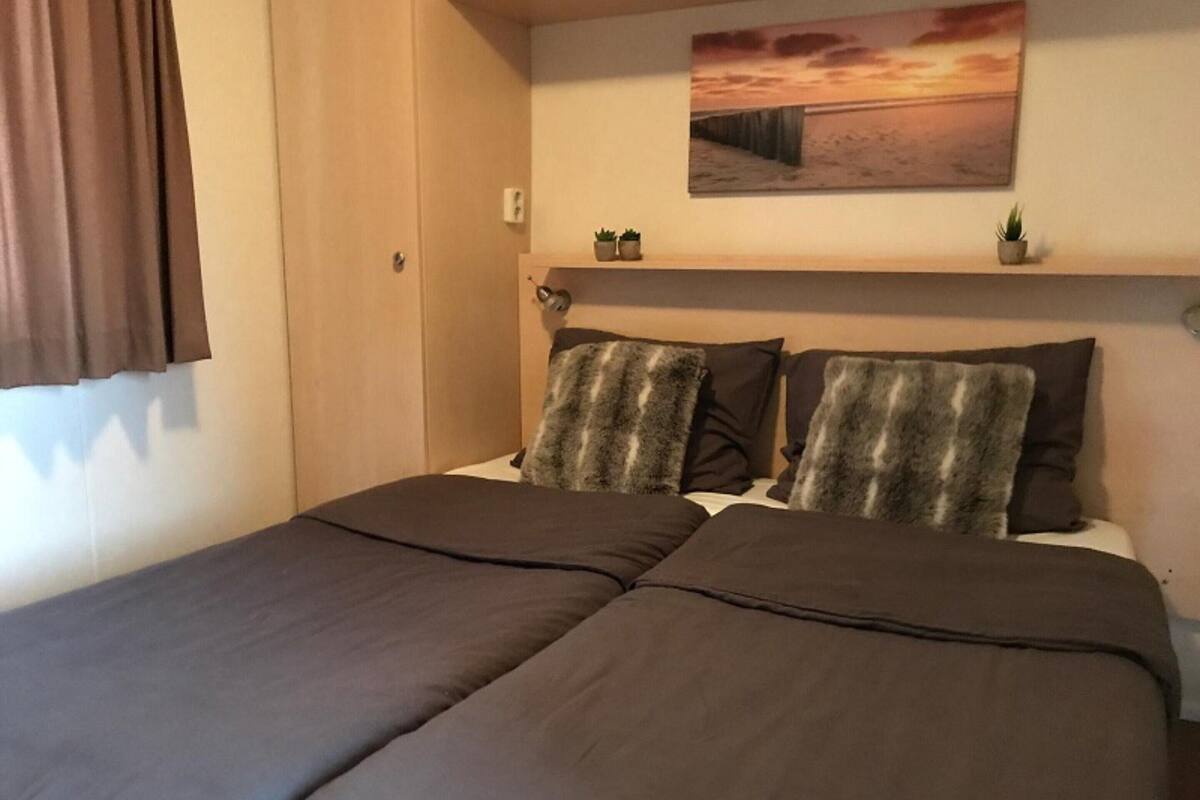 17 bedrooms, individually furnished, bed sheets