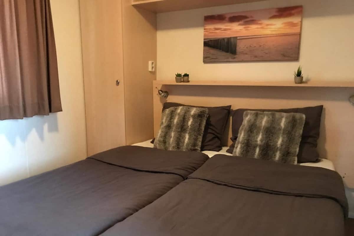 17 bedrooms, individually furnished, bed sheets