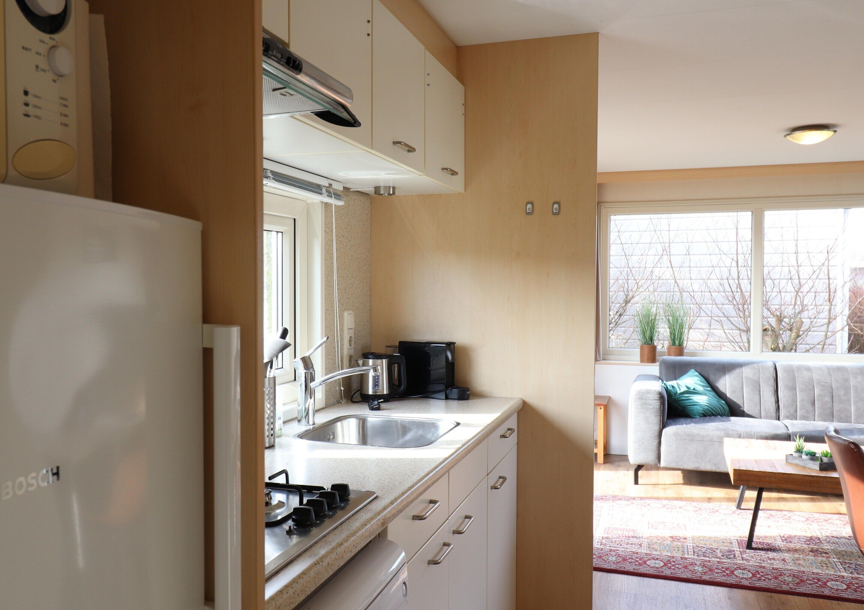 Microwave, dishwasher, coffee/tea maker, electric kettle