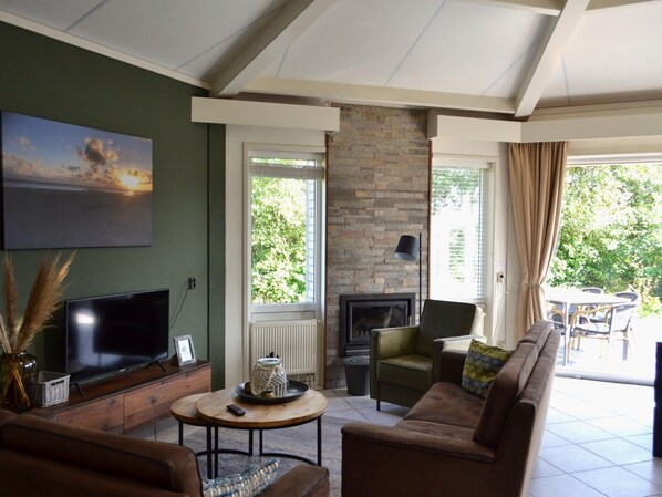 Classic House, 3 Bedrooms | Living room - Inviting Dune Chalet in Hollum Near Golf Course (Hollum)