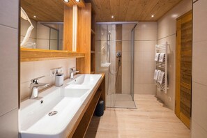 Shower, hair dryer - Holiday Home With Sauna (Fuegen)