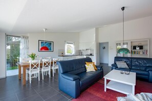 Comfort Bungalow, 3 Bedrooms | Living room