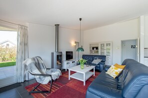 Comfort Bungalow, 3 Bedrooms | Living room - Detached Bungalow, Perfect for Water Sports and Nature Enthusiasts (Kamperland)