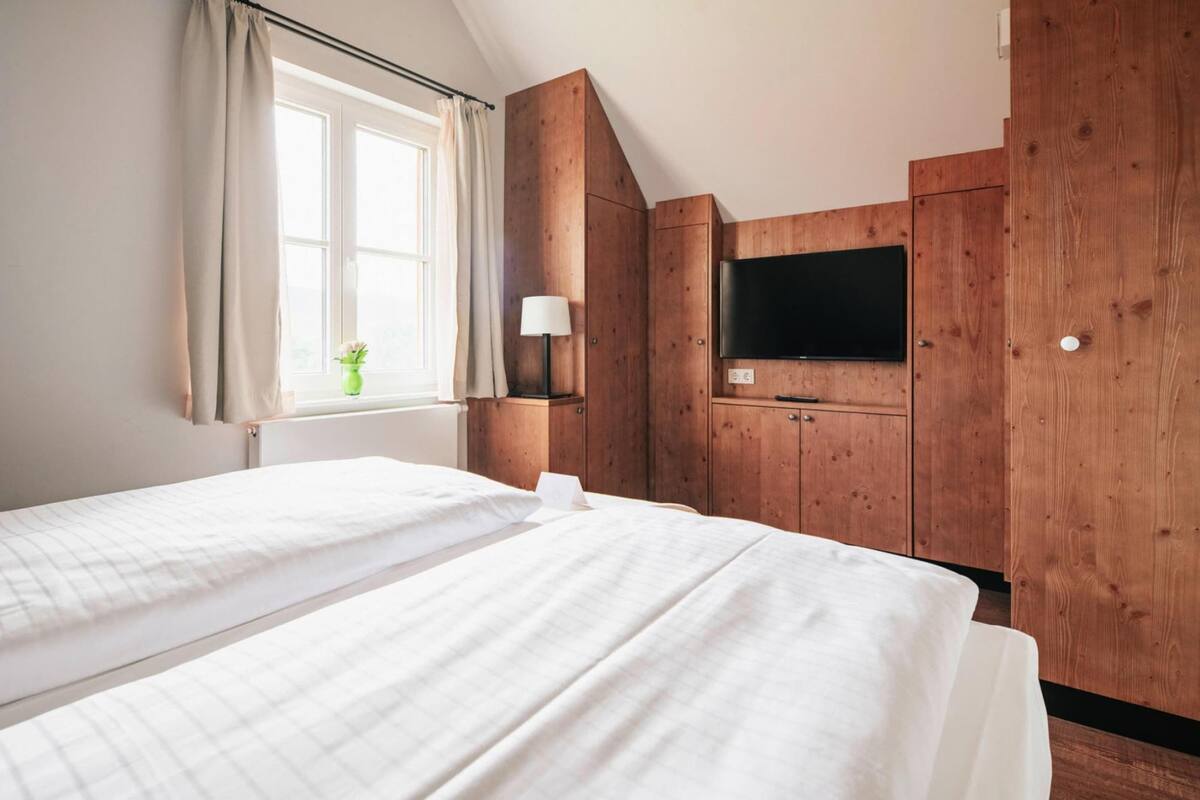 4 bedrooms, individually furnished