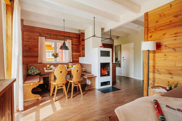 Casa Deluxe, 4 habitaciones | Sala de estar | Chimenea 