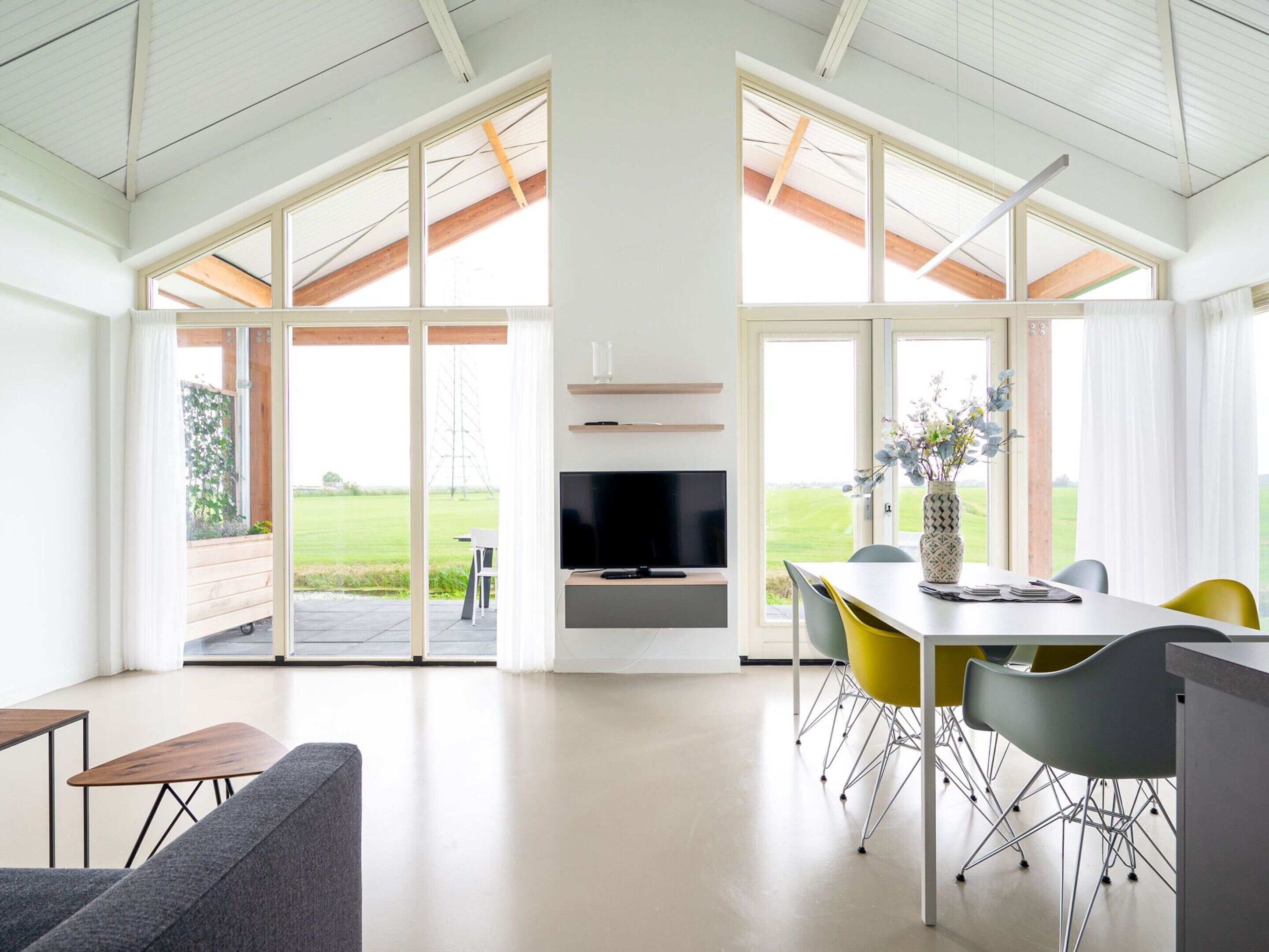 Comfort huis, meerdere slaapkamers | Woonkamer | Een dvd-speler