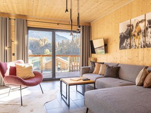 Classic Chalet, 4 Bedrooms | Living room