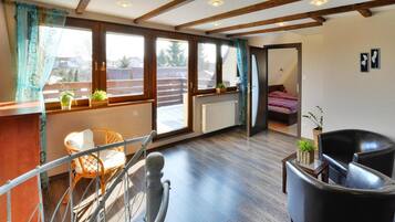 Classic Villa, 4 Bedrooms | Living room