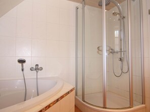 Bathtub, hair dryer - Apartment, Wieck am Darss (Wieck auf dem Darss)