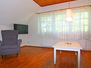 Comfort Apartment, 2 Bedrooms | Living room