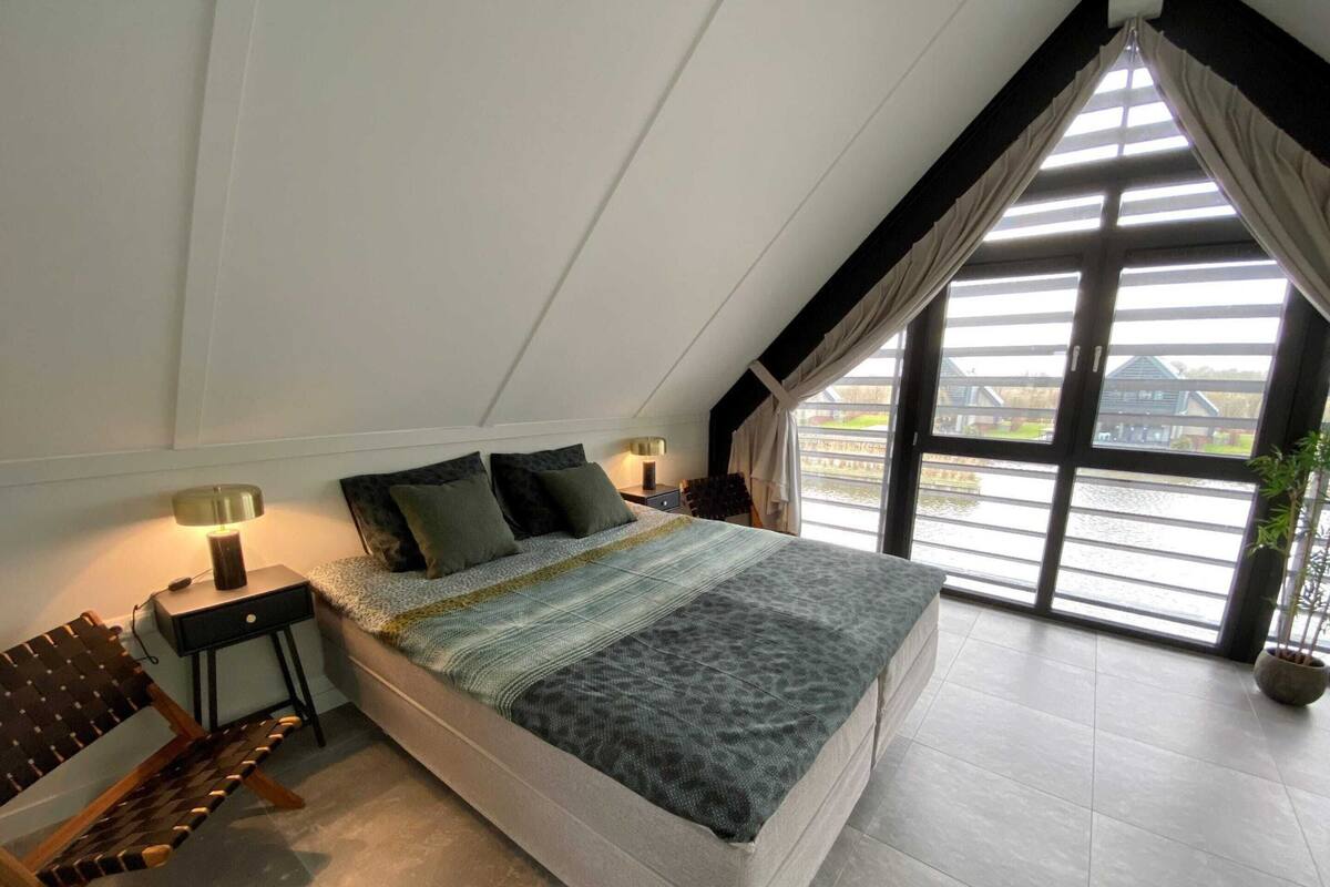 Casa superior, 4 quartos | 4 quartos, individualmente mobiliados, roupa de cama