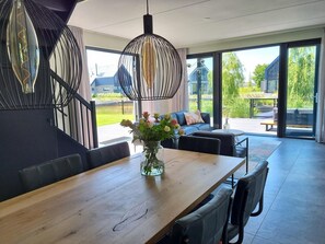 Romantic House, 4 Bedrooms | Dining