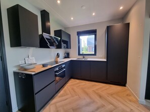 Luxury House, 4 Bedrooms | Private kitchen | Fridge, oven, dishwasher, coffee/tea maker