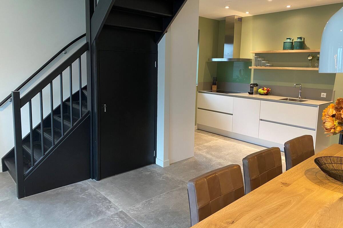 Elite House, 4 Bedrooms | Private kitchen | Fridge, oven, dishwasher, coffee/tea maker