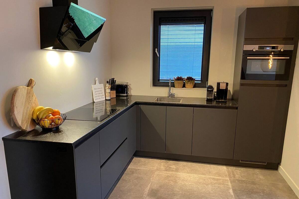 Romantic House, 4 Bedrooms | Private kitchen | Fridge, oven, dishwasher, coffee/tea maker