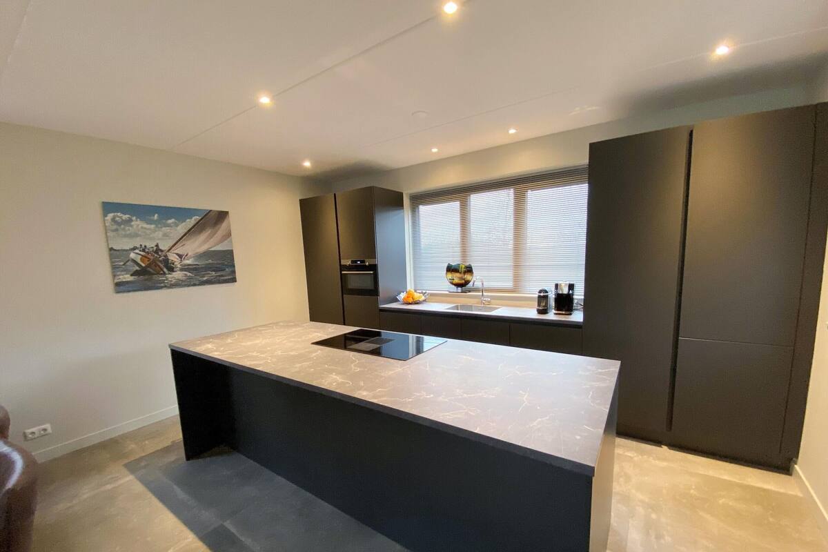 Deluxe House, 3 Bedrooms | Private kitchen | Fridge, oven, dishwasher, coffee/tea maker