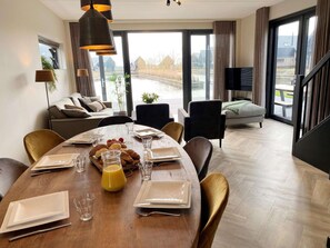 Classic House, 4 Bedrooms | Dining