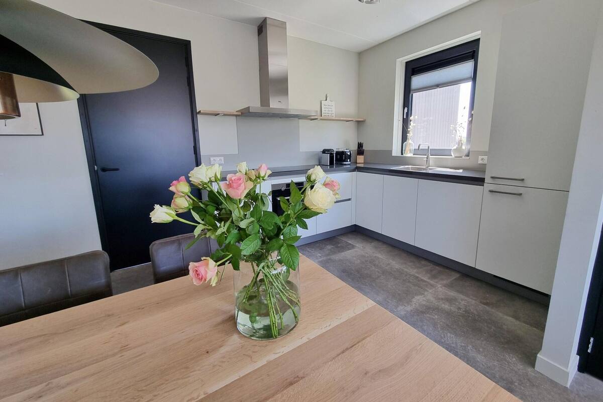 Premium House, 4 Bedrooms | Private kitchen | Fridge, oven, dishwasher, coffee/tea maker