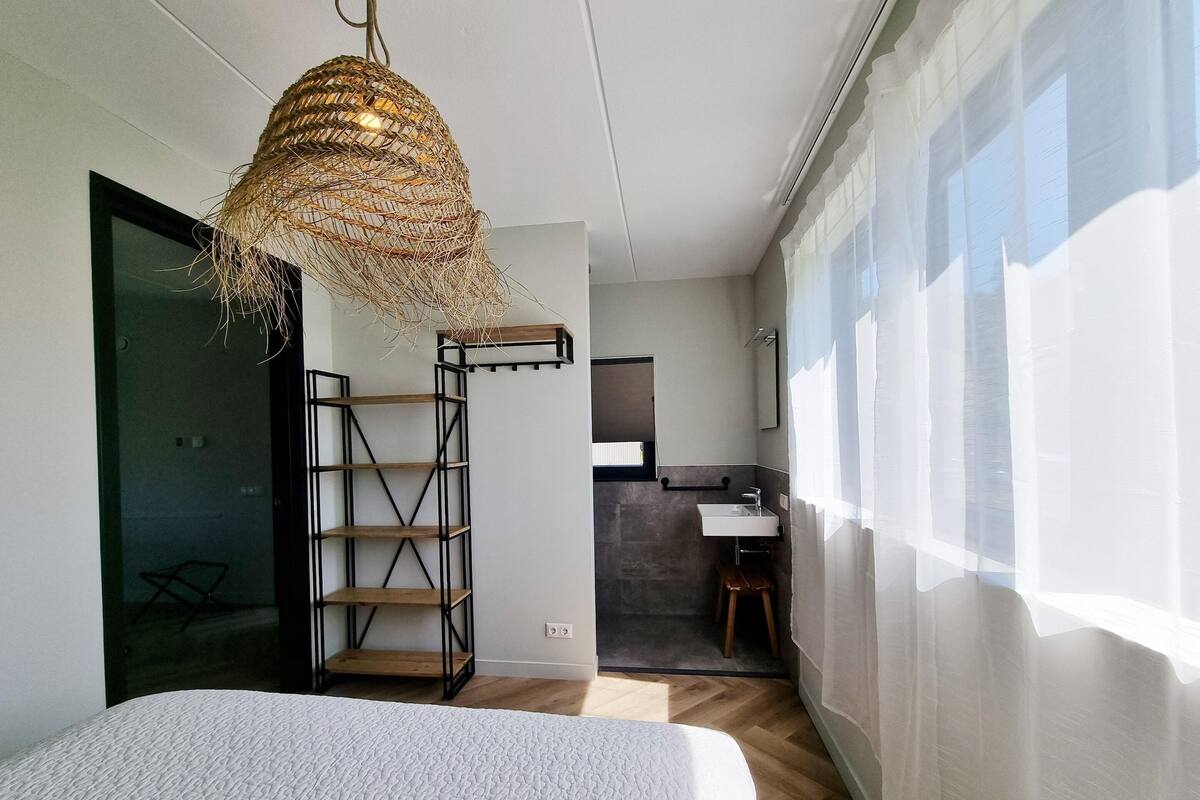 58 bedrooms, individually furnished, bed sheets