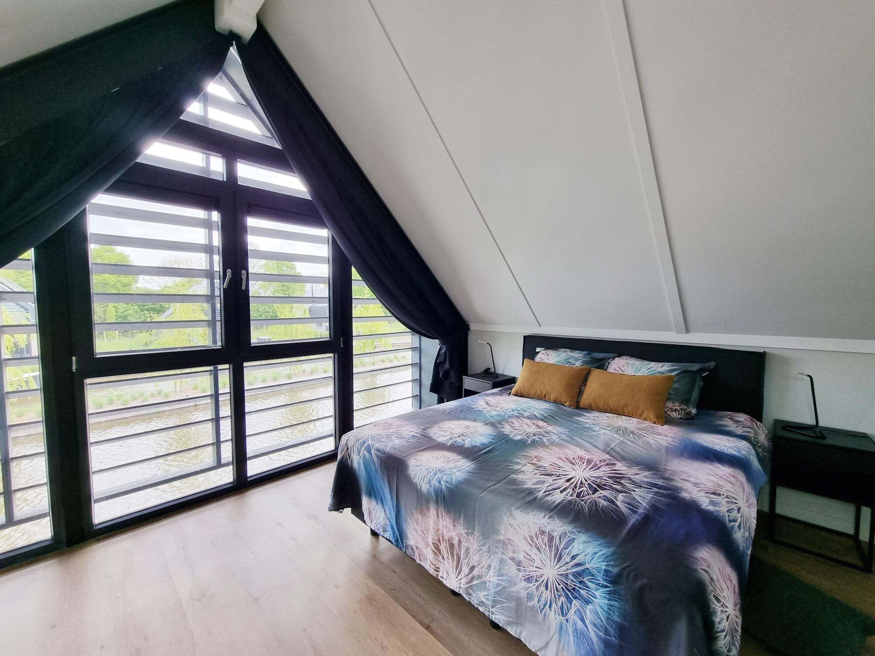 Casa Deluxe, 4 habitaciones | 58 habitaciones, muebles diferentes y ropa de cama 