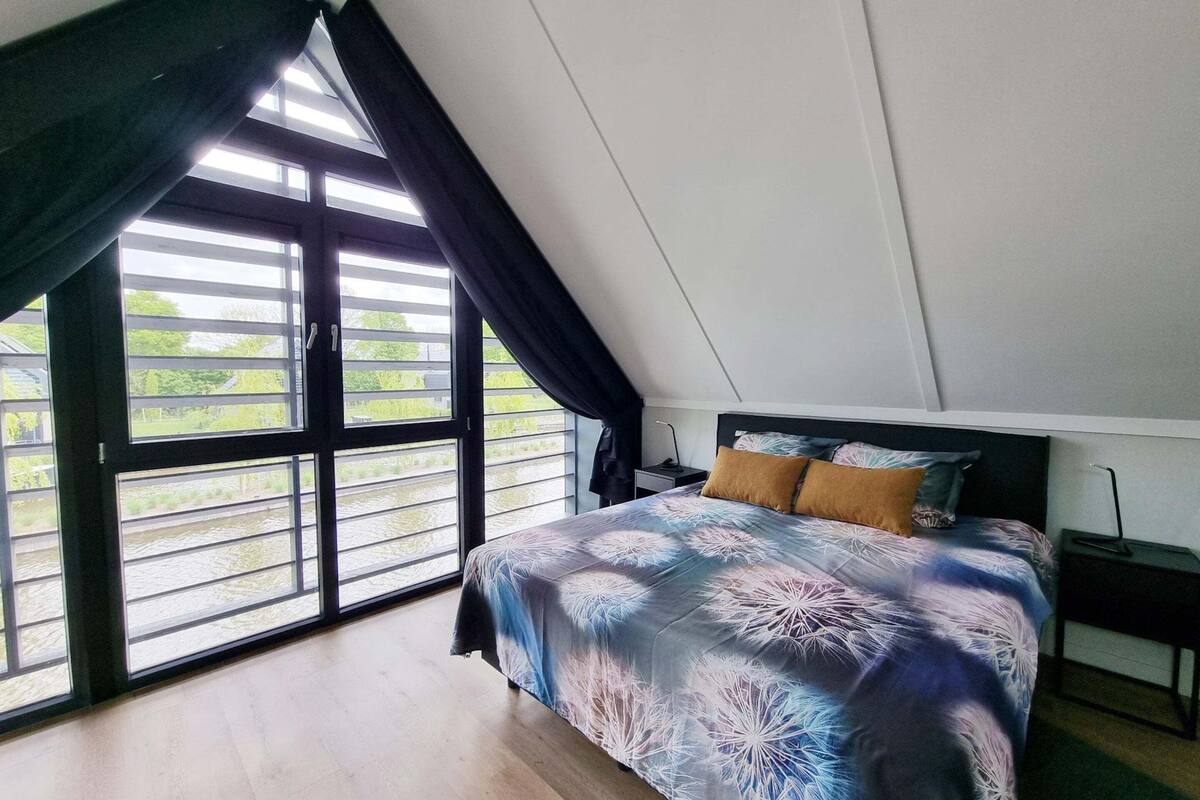 Deluxe House, 4 Bedrooms | 58 bedrooms, individually furnished, bed sheets