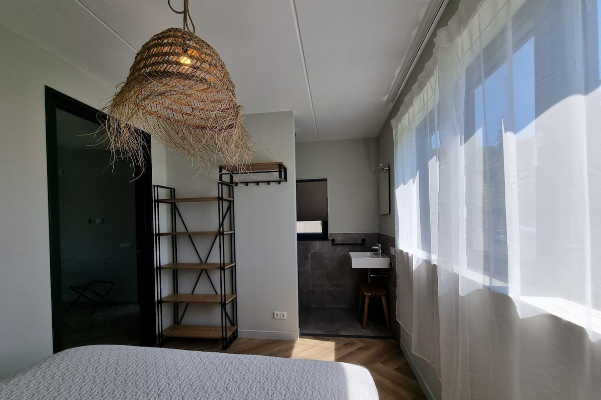 Romantic House, 4 Bedrooms | 58 bedrooms, individually furnished, bed sheets