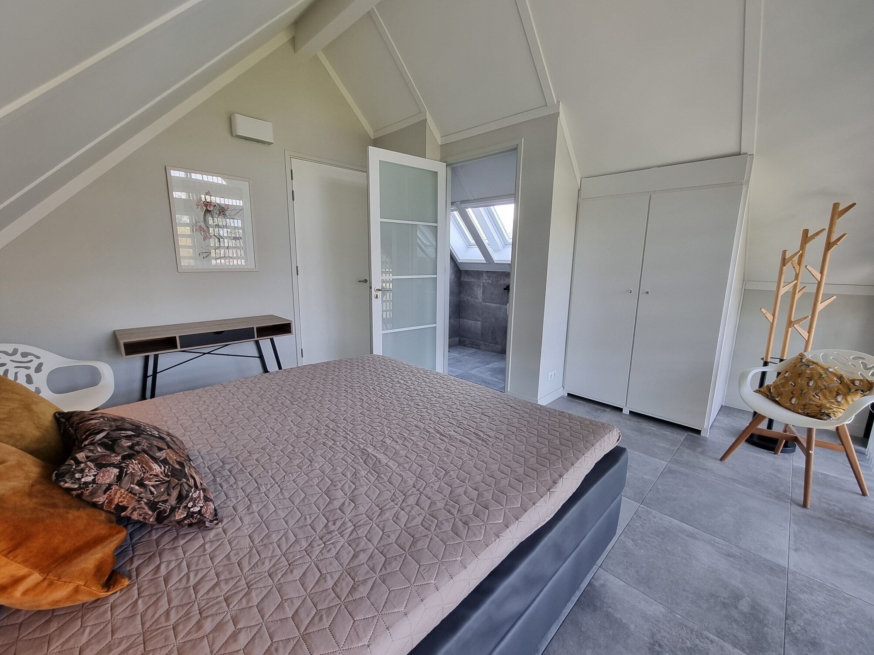 Romantic House, 4 Bedrooms | 58 bilik tidur, dilengkapkan perabot secara berasingan, cadar katil 