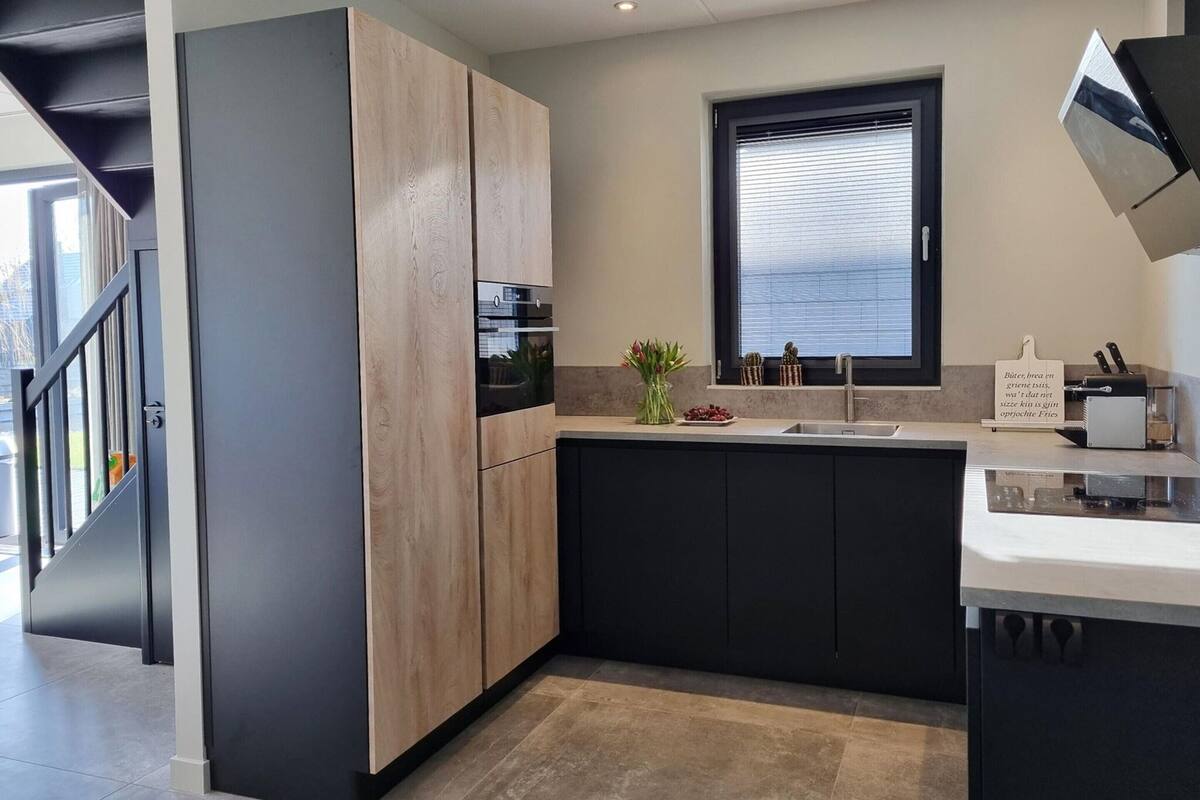 Elite House, 4 Bedrooms | Private kitchen | Fridge, oven, dishwasher, coffee/tea maker