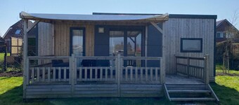 Modern 6-person Chalet in the Frisian Countryside, 3 Bedrooms and Wifi