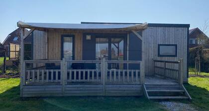 Modern 6-person Chalet in the Frisian Countryside, 3 Bedrooms and Wifi