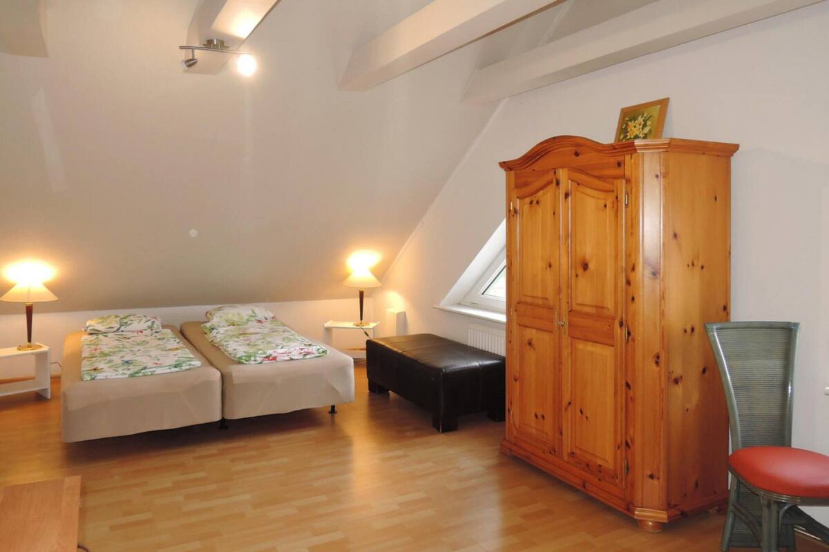Comfort House, 4 Bedrooms | 12 bedrooms, individually furnished