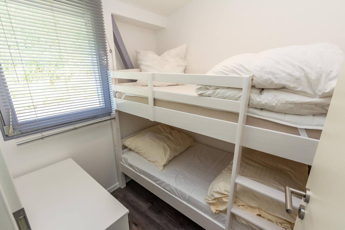 Elite huis, 2 slaapkamers | 2 slaapkamers, individueel gemeubileerd, een strijkplank/strijkijzer