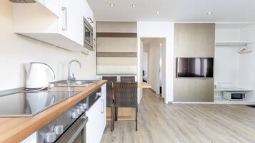 Comfort House, 2 Bedrooms | Dapur peribadi | Peti sejuk, ketuhar gelombang mikro, ketuhar, dapur