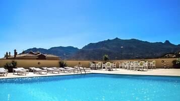 Apartemen Deluks, 2 kamar tidur | Kolam renang | Kolam renang outdoor