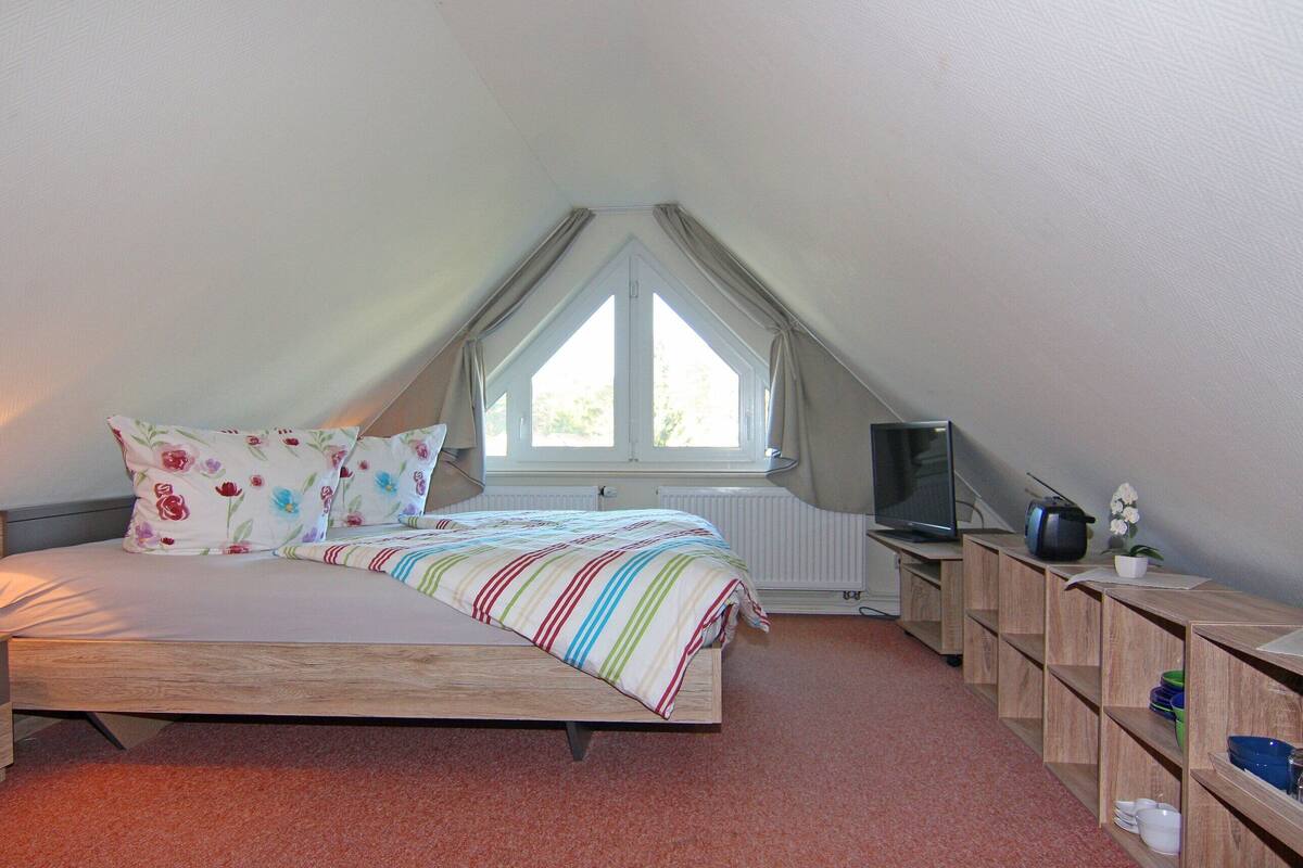 11 bedrooms, individually furnished